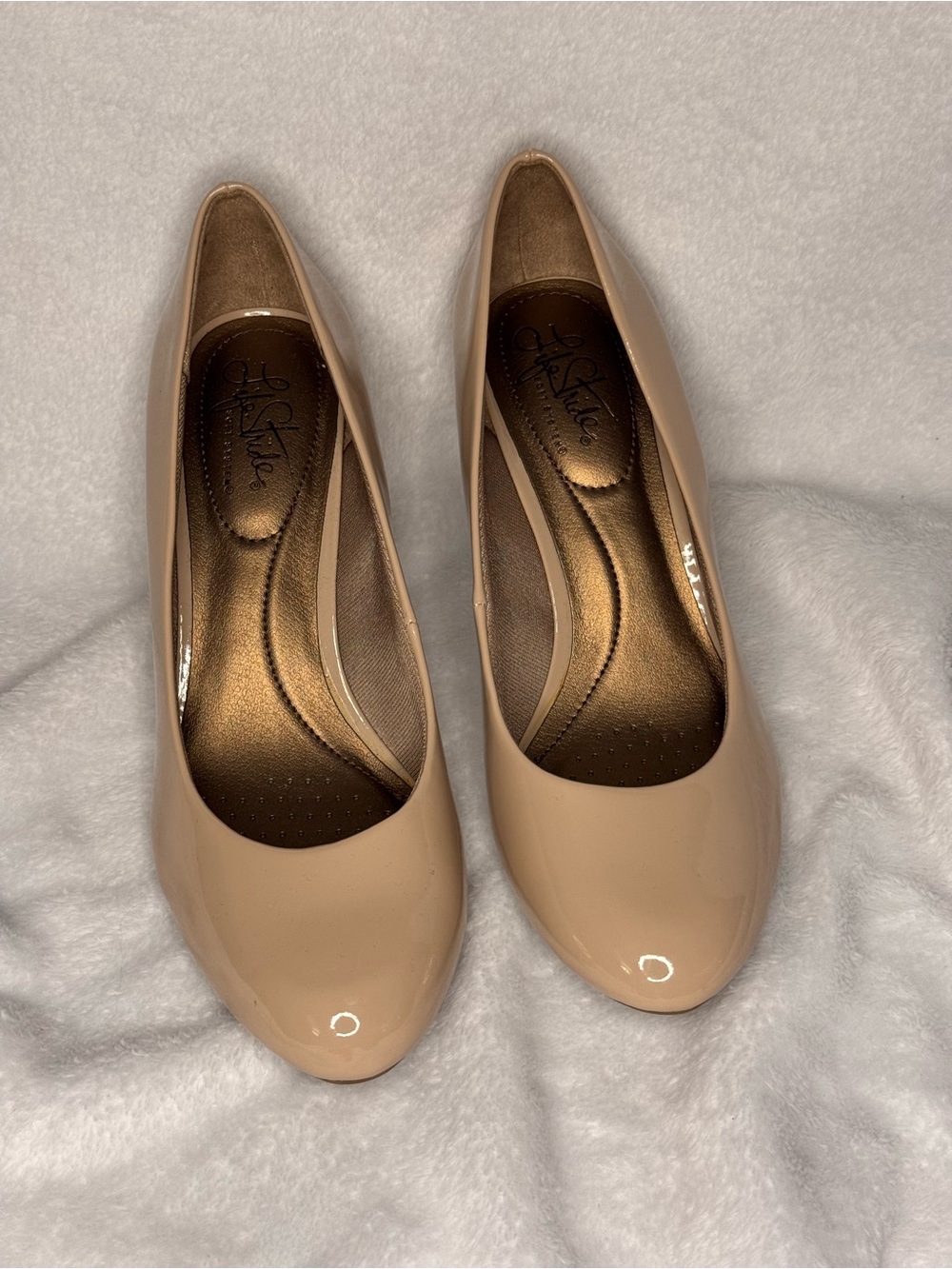 Life Stride Nude Heels Size 9
